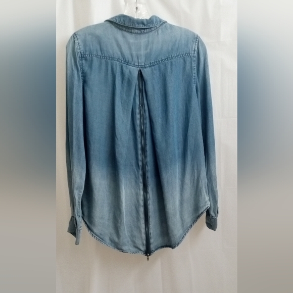 Walter Baker Ombré Blue Denim Back Zip  Up Long Sleeves Gunmetal Button Blouse - Picture 9 of 16